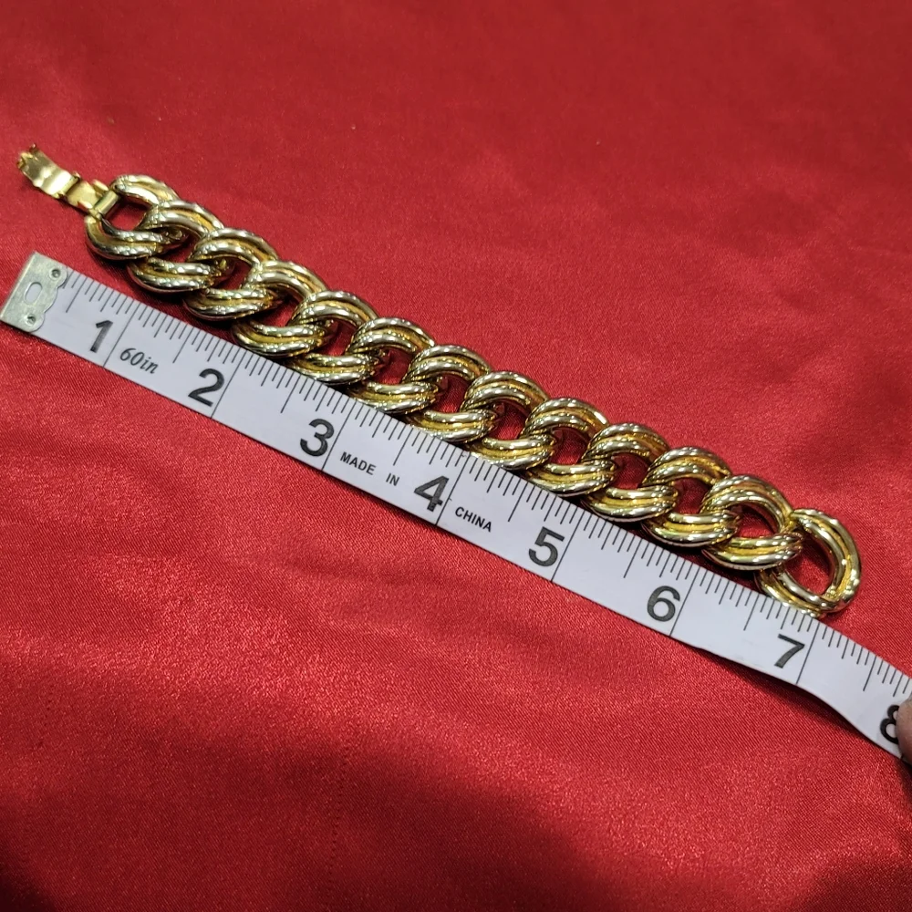High end unmarked gold chunky chain vintage bracelet